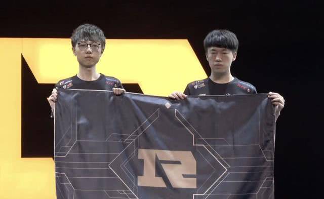 更反映出球 更反映出球