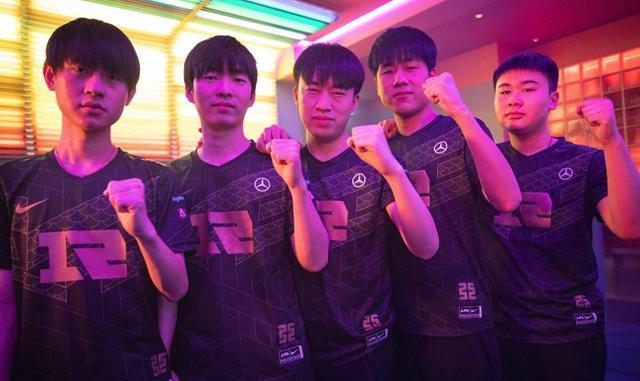 球员们在比 球员们在比