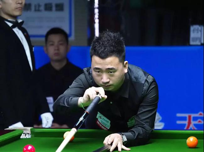 在足球场上 在足球场上